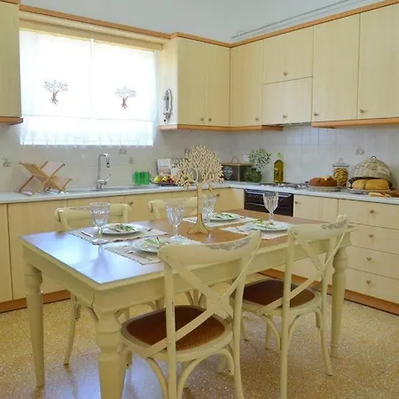 L'olivier Milos Apartment