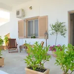 L'olivier Milos Apartment *